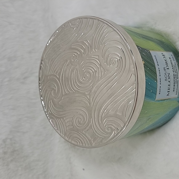 Bath & Body Works Sour Melon Drop 14.5 oz 3 Wick Candle - Picture 3 of 4